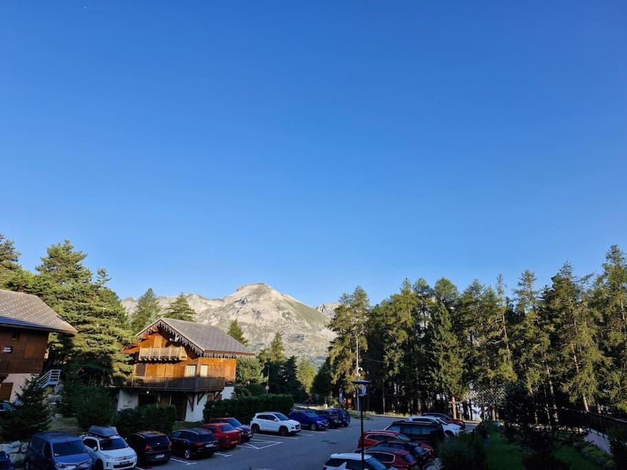 Au Pied Des Pistes *